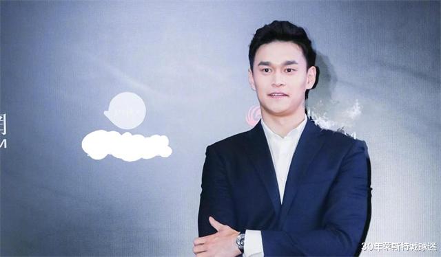 孙杨|孙杨被举报后走红地毯！女主持夸他好帅：一举一动都传递着正能量