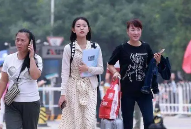 糯妈育儿经|大一新生开学要不要带“被子”？过来人给出建议，准新生：学到了