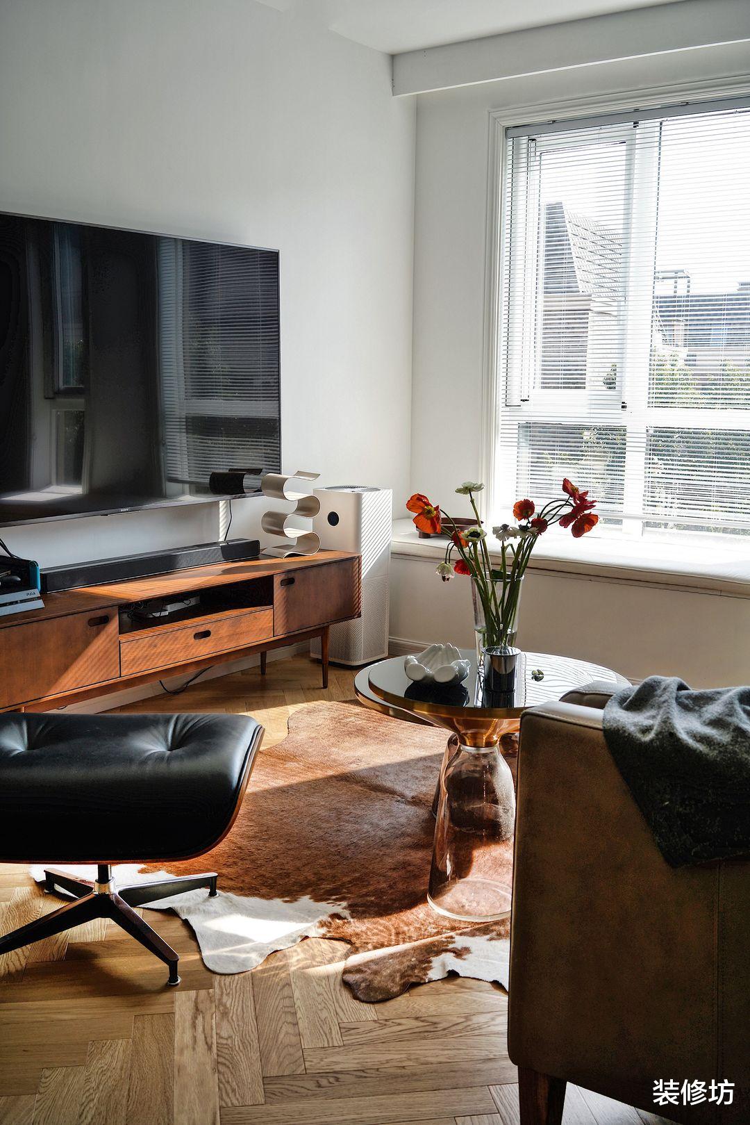 用流动的蓝色打造灵动空间,把两套房子合为一体,享受舒适生活