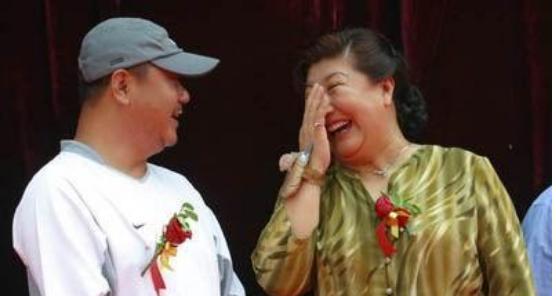 春晚|春晚一代笑星辞世后，女儿没流一滴眼泪，花天酒地挥霍遗产度日