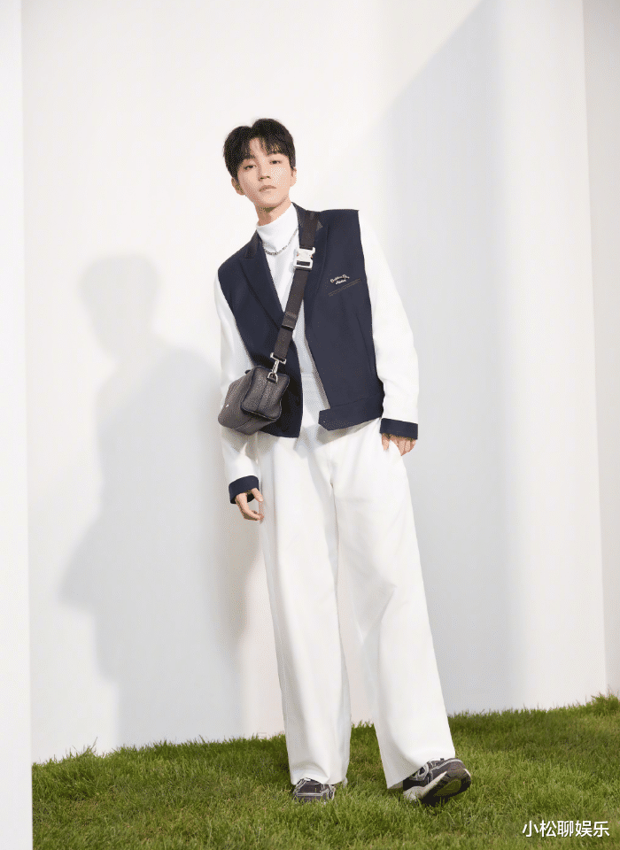 王俊凯|王俊凯庆EDG夺冠，代言人发来贺电，感叹号代表了骄傲