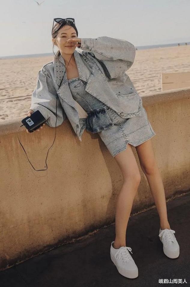 赵丽颖|?最近火了一种新穿法叫：连衣裙+运动鞋，优雅又时髦，倪妮都上头