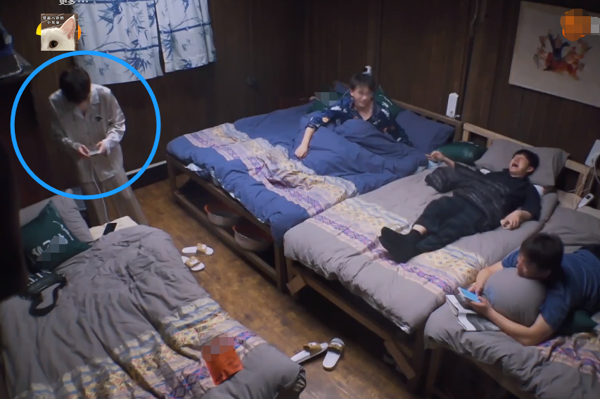 张艺兴|紫妹意外撞衫张艺兴，我却关注男方反应，这才是单身男星的自觉