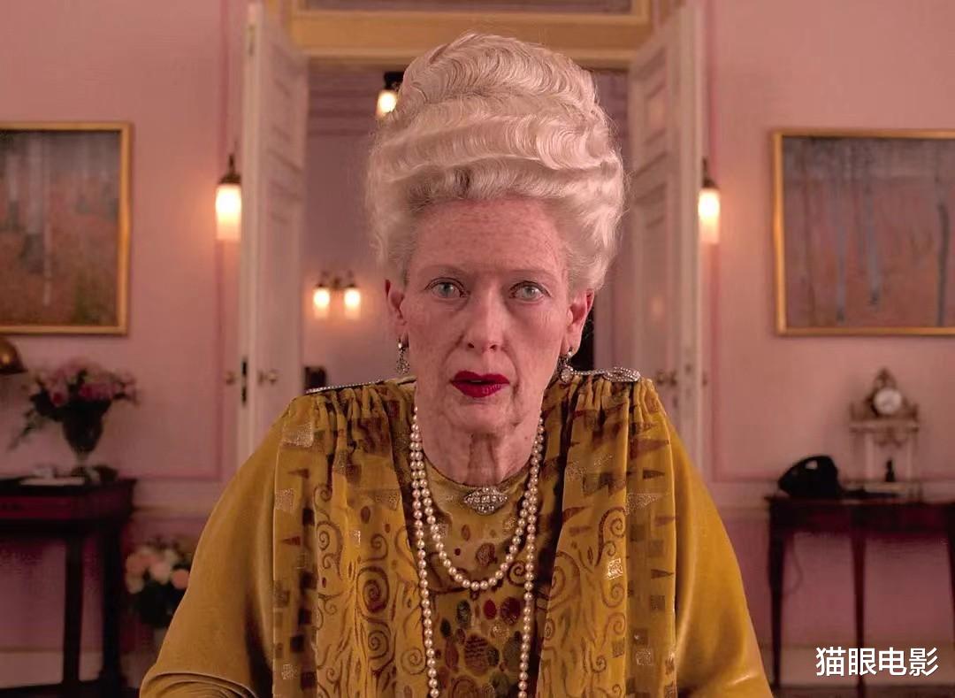 迪丽热巴|为演韦斯安德森电影！甜茶迷上大他37岁女人，007女星演狱警献身