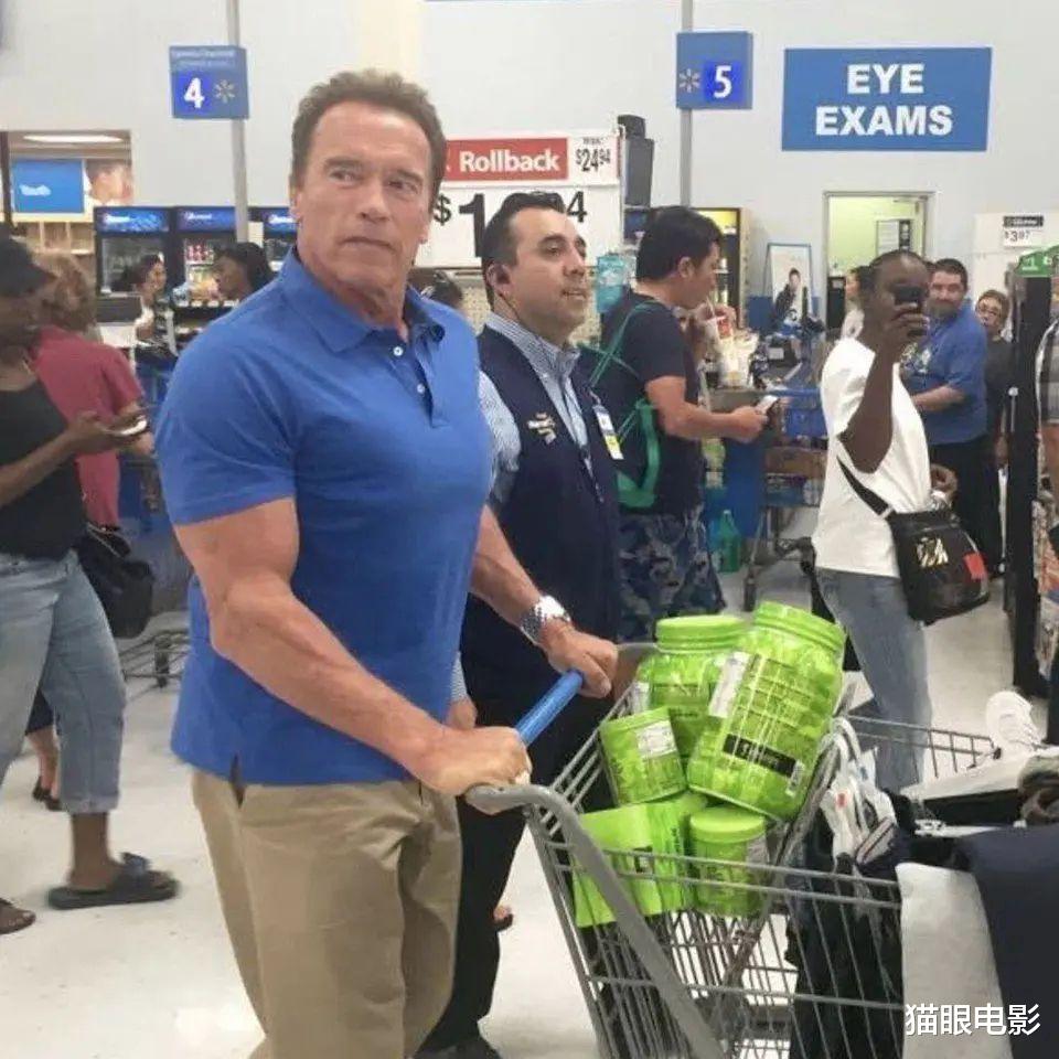 肖战|74岁施瓦辛格33年后拍续集，双胞胎变3胞胎，网友：这都能续上