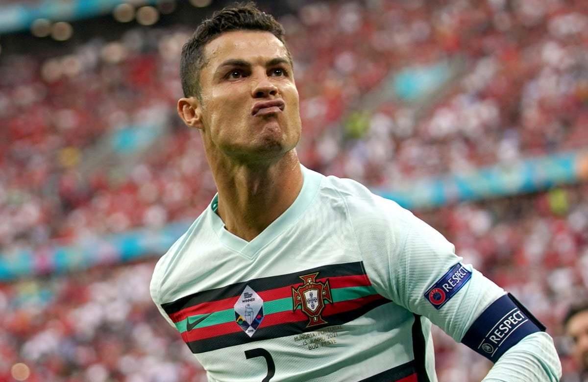 凤翘松谈情感|C罗创纪录!史上第3人+17座金靴奖,比肩2大巨星,61年神迹诞生