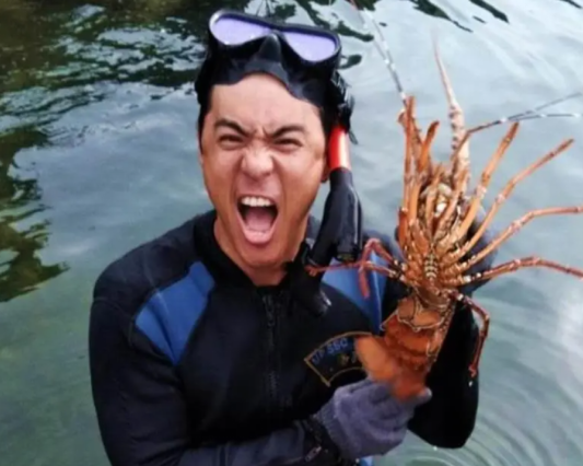 胃病|42岁男星狂吃海鲜致胃病，称胃有20斤重，全身浮肿状态差