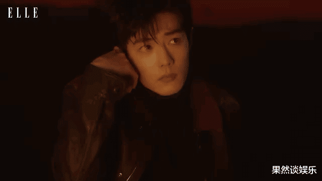 张小斐|明星不红时多惨？邓伦出席活动站边缘，肖战自己面试小影楼拍写真