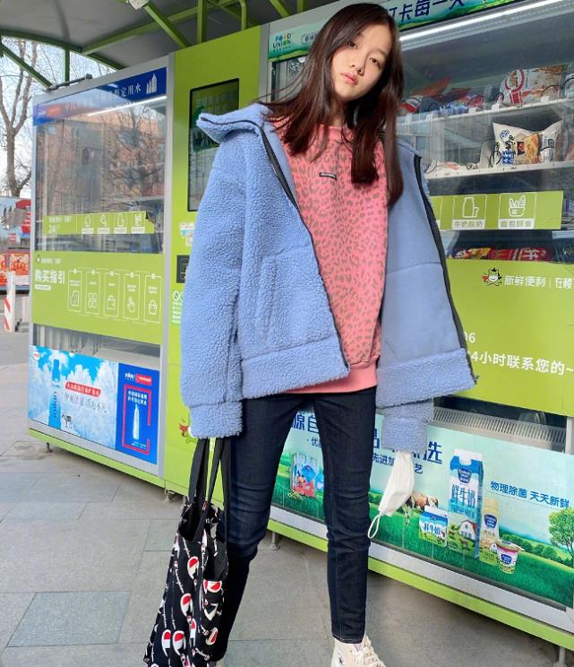 纪姿含|有种“野蛮生长”叫赵薇“女儿”，14岁挑战无痕裤，效果也太绝了