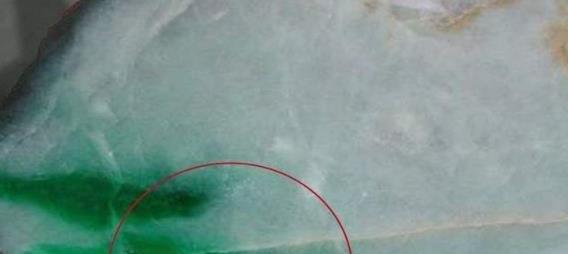 罗振玉|手上戴着翡翠手镯，就不要再去这几个地方，这只会伤害到翡翠