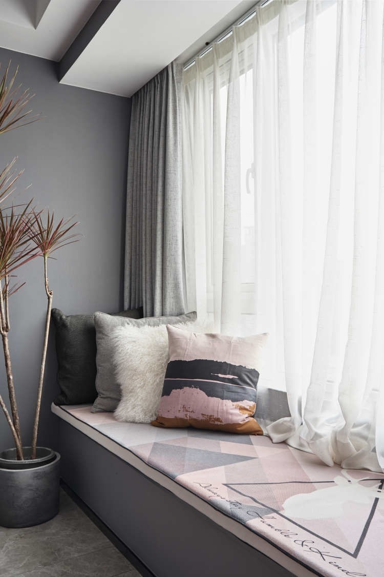 高级灰加烟粉的绝美搭配，寒冷的冬日，她家的颜色一定能暖到你！