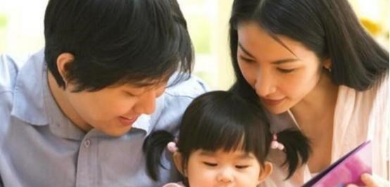 日居月诸说 地铁一组母子照片引网友热议,这样的孩子,是有教养还是没童真?