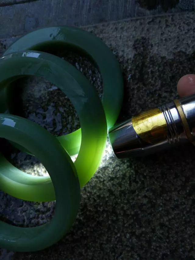 |4种和田玉，打灯看不到结构，难道是假货？