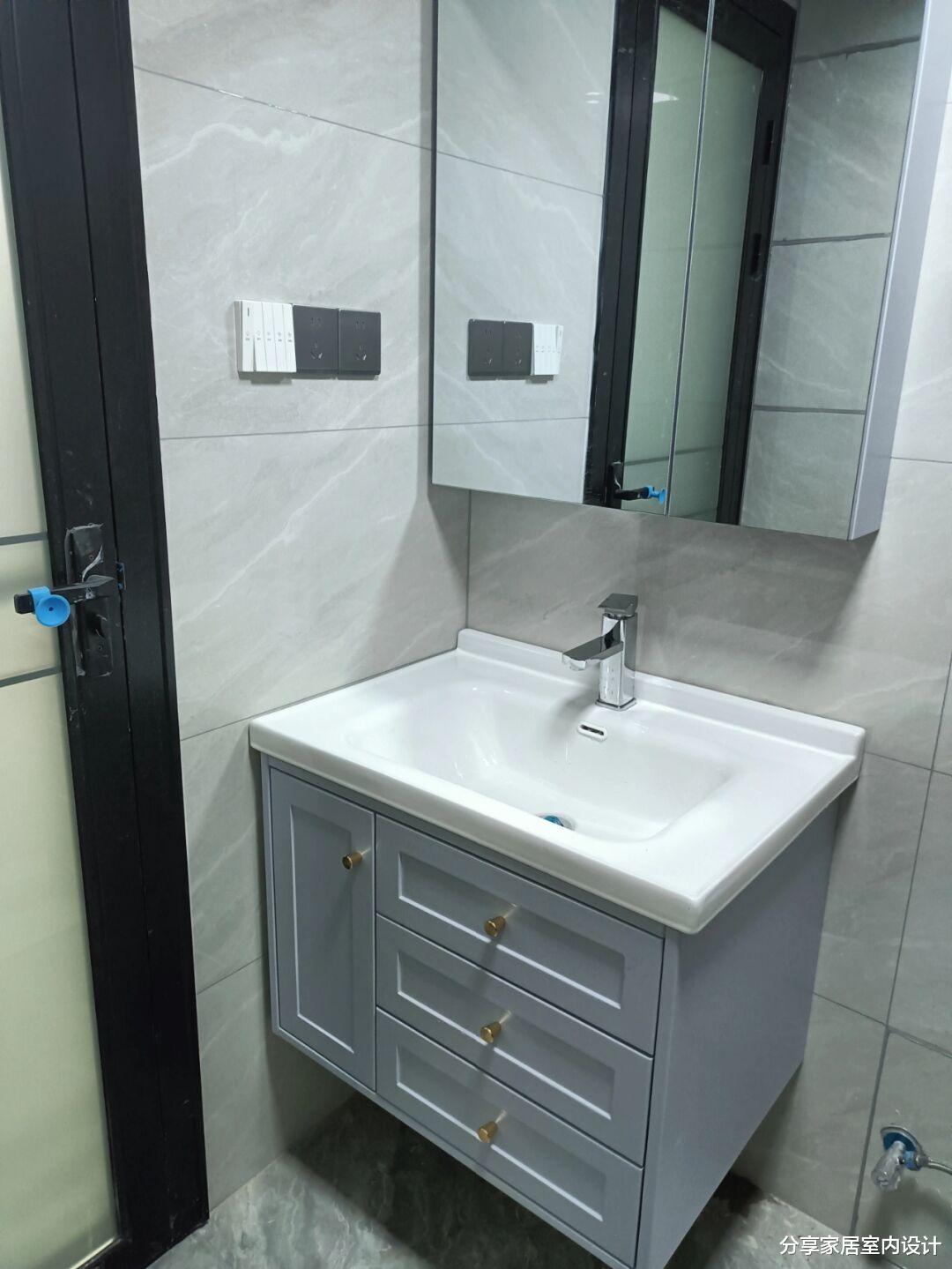 人生第一套83平小房子，装修不豪华，但能满足三餐四季，很满意！