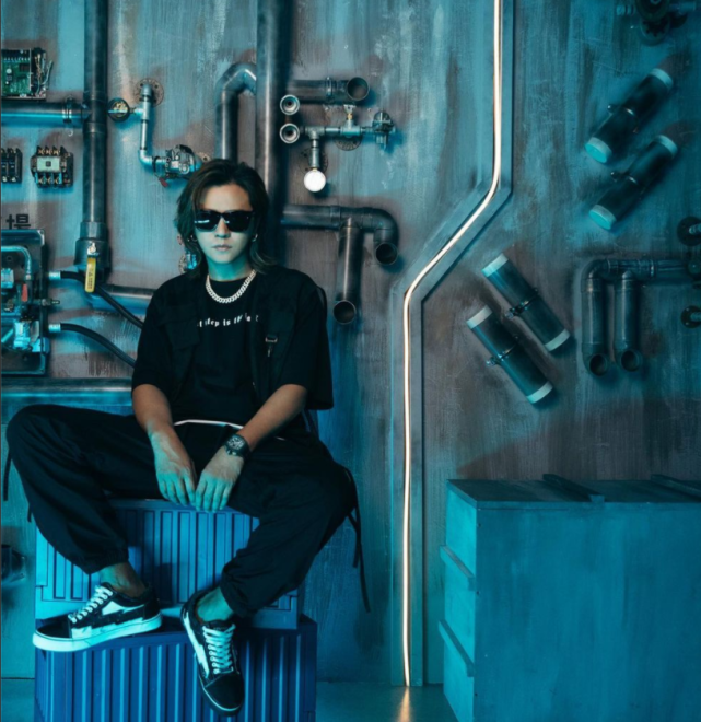 周扬青|周扬青前男友罗昊与美女挽手逛街超甜蜜，分手数月二人各自安好