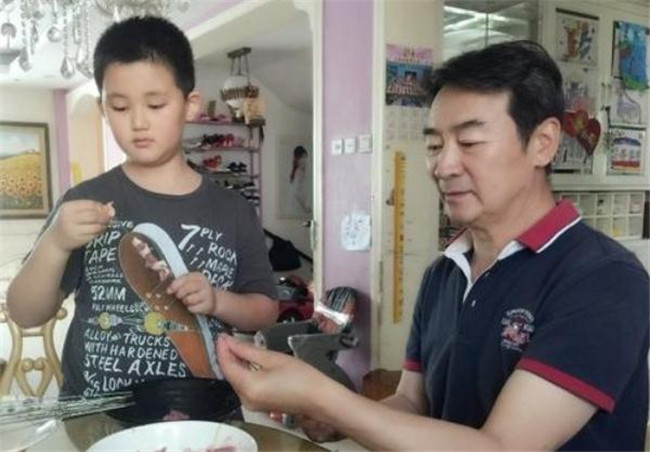 寇振海|亲爸是赫赫有名的寇振海，11岁被关晓彤签下，如今成“全能童星”