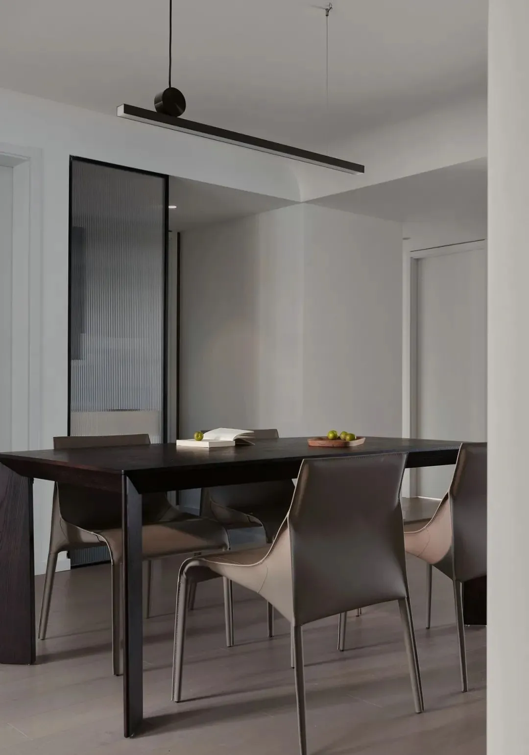 老房翻新 | 129平素色调三居室,整体的搭配,诠释了简约与耐看