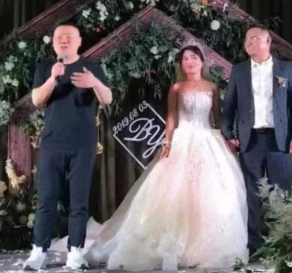 岳云鹏|岳雅凝：为岳云鹏舍弃太多东西，结婚时，弟弟这样报答她！