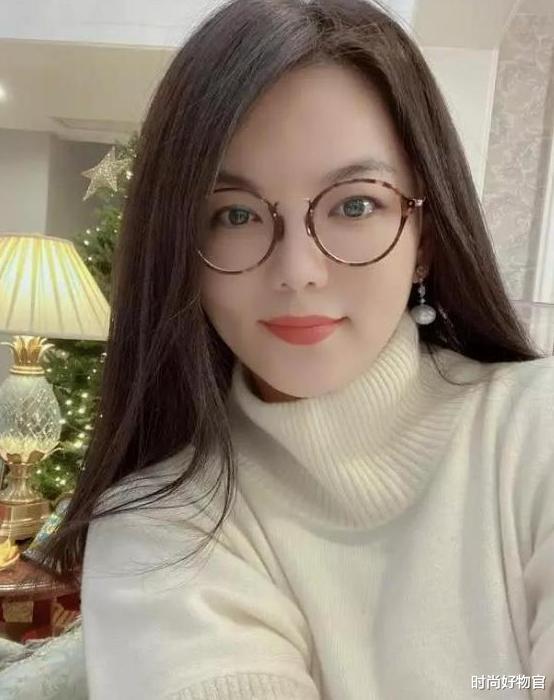 时尚好物官|53岁王祖贤皮肤白皙水嫩，仿佛\＂聂小倩\＂再次回归，让人追忆满满
