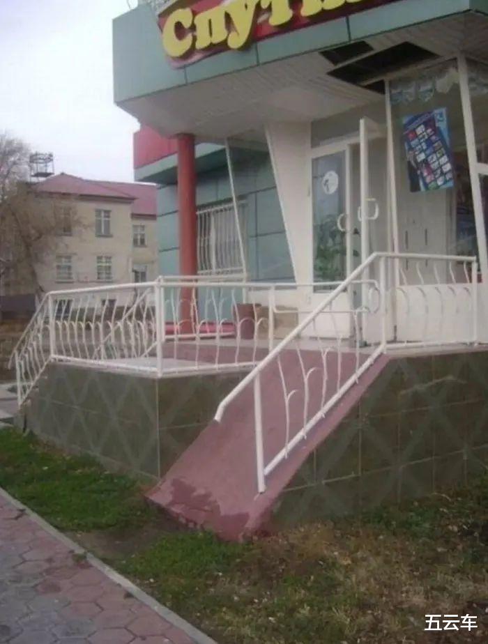 五云車(chē) 16個(gè)為殘疾人修建的專(zhuān)用通道，看完想把設(shè)計(jì)師的腿打斷