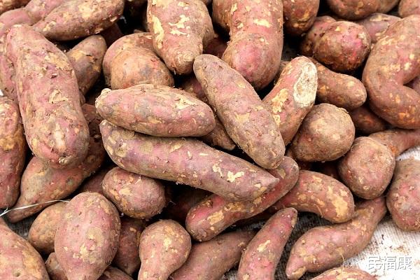 中风|红薯切开没过多久就变黑了,还能吃吗?经常吃红薯是好是坏?