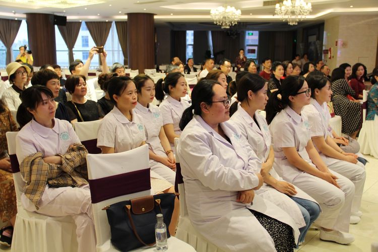 星影驿站 诗韵神州?致敬天使，“5·12国际护士节”在蓉举行！