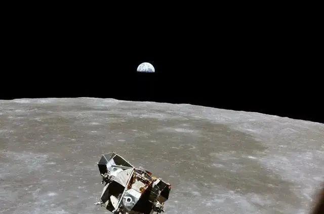 月球 阿波罗18号在月背发现1亿年前的飞船，科学家分析完照片后沉默了