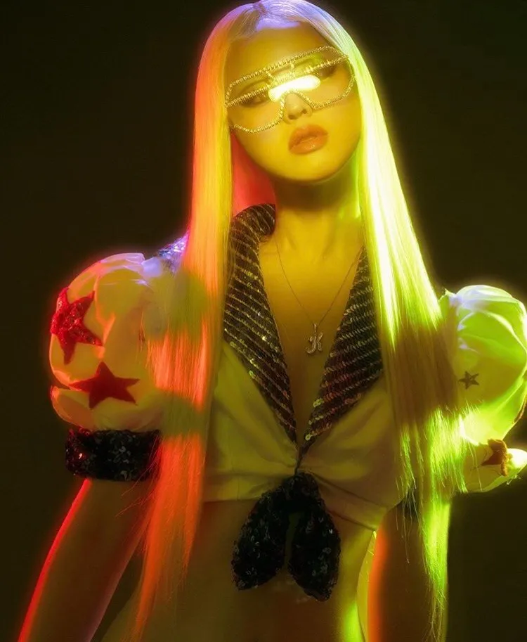 InsDaily|翻版Jennie？这个美女DJ凭“杰尼龟脸”出圈，肉肉身材甜中带辣…