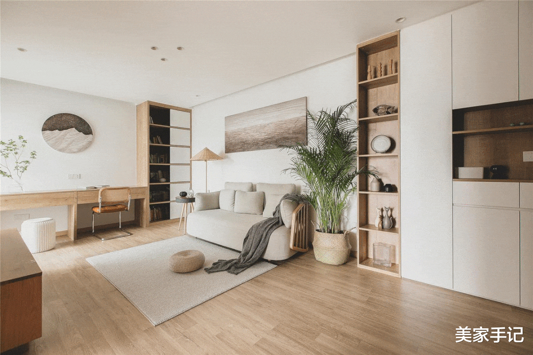 美家手记|深圳夫妇的“穷装”的新房火了,全屋只刷大白墙就很美,太实用了