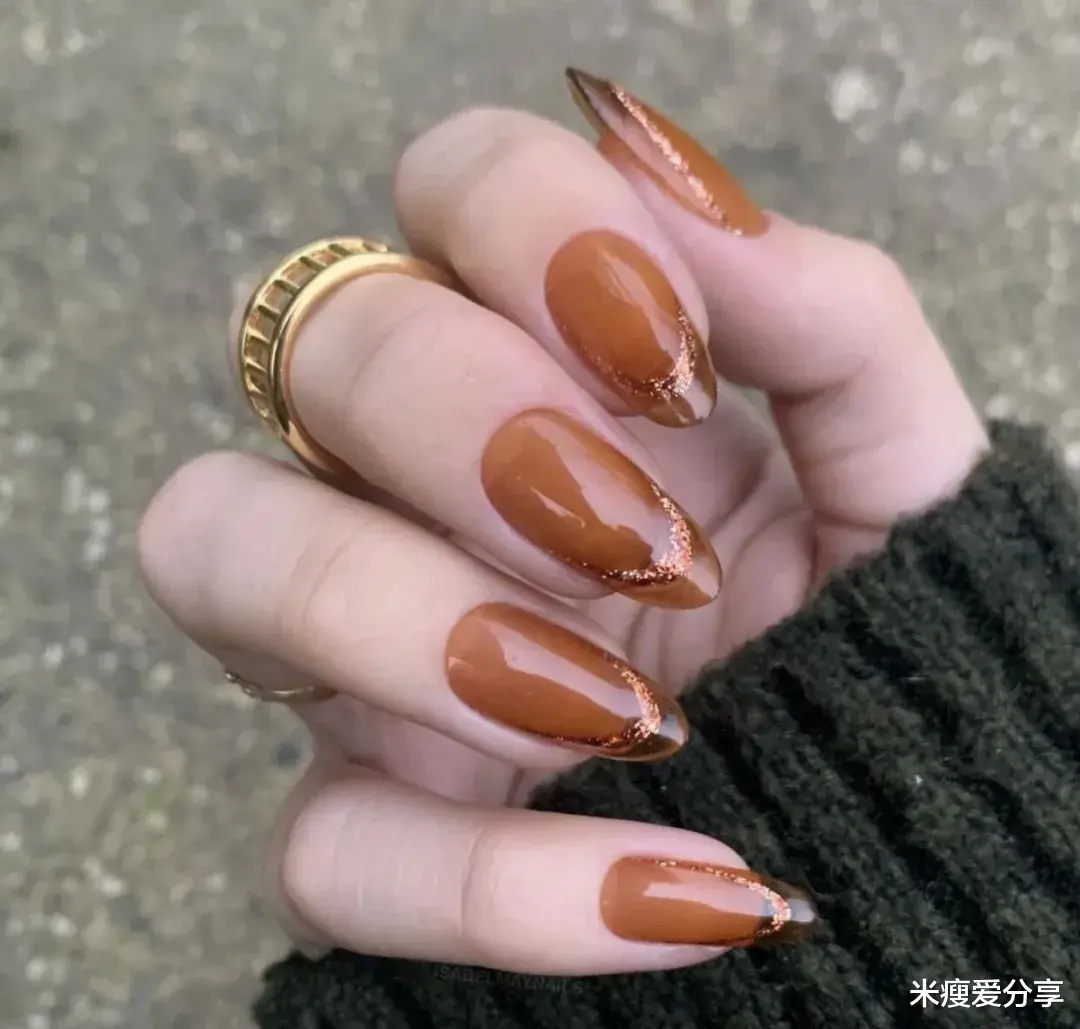 美甲|温柔的秋冬琥珀美甲，厌倦了花里胡哨，偶尔享受优雅