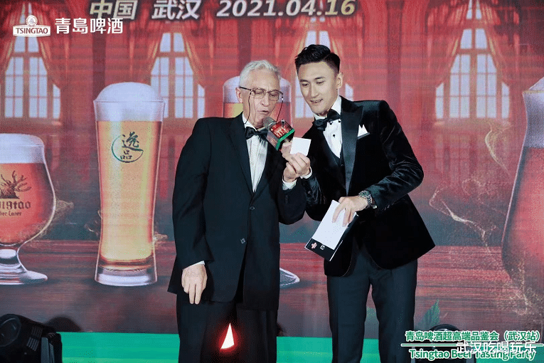 武汉吃喝玩乐 青岛啤酒武汉超高端品鉴会 用百年潮牌魅力触动湖北消费者
