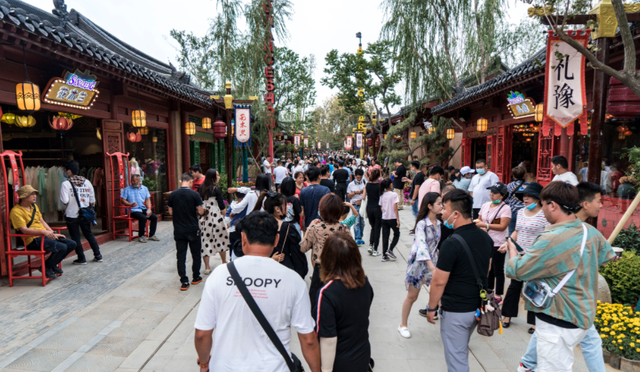 小二和你聊聊 郑州又一“巨作”走红，号称中原版“三亚”，耗资13亿性价比偏高