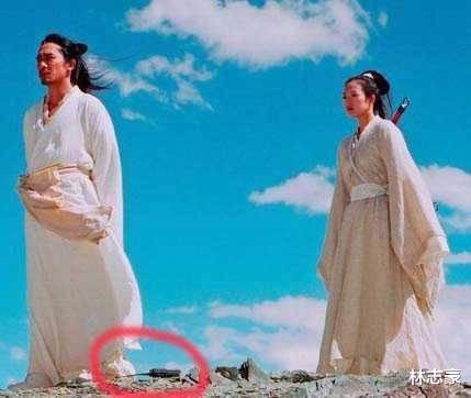 穿帮镜头|“欺骗”观众的搞笑穿帮镜头，网友：导演你过来，我保证不打你