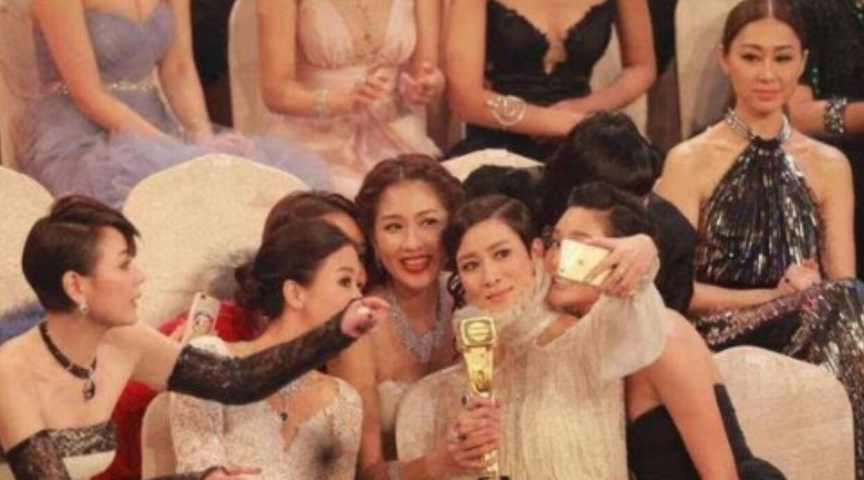 范上官|40岁的胡定欣,走到今天该怪谁呢?成于干爹败于自己