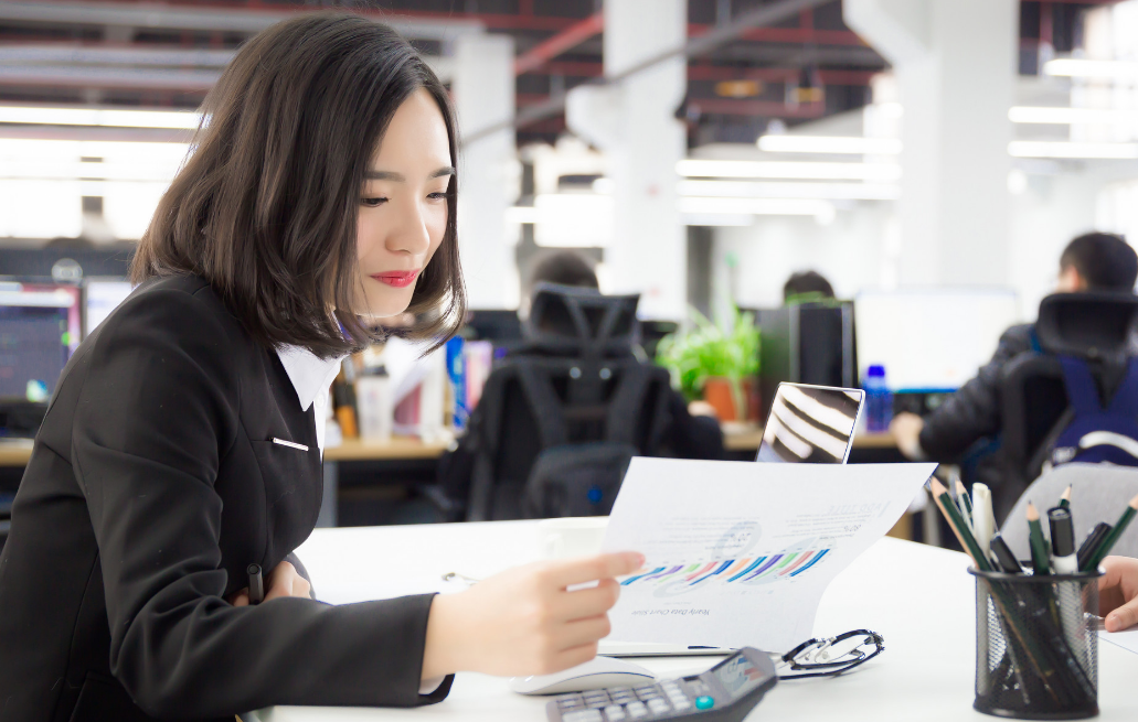 Ainee妈咪|工作三年还是读研三年？选择工作经验还是学历？过来人给出答案