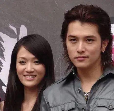 邱泽|邱泽许玮甯结婚！唐嫣杨幂认证过的渣男，最后娶了37岁二婚女？