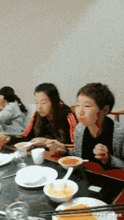 |“姑娘穿这么薄的衣服出门，我都替你觉得尴尬了，长点心吧！”哈哈哈