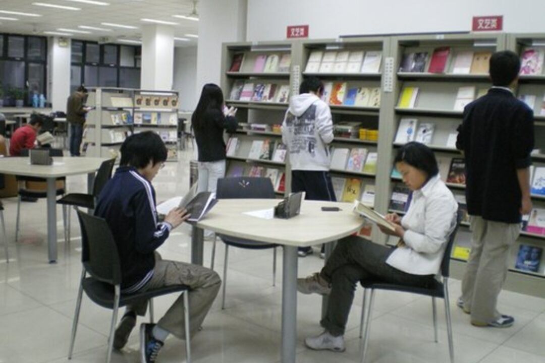 |将来“没前途”的大学生，毕业找工作都成问题，名校学生也没用