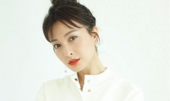 吴昕|吴昕再次让人惊艳，她真的是一步步的，在努力