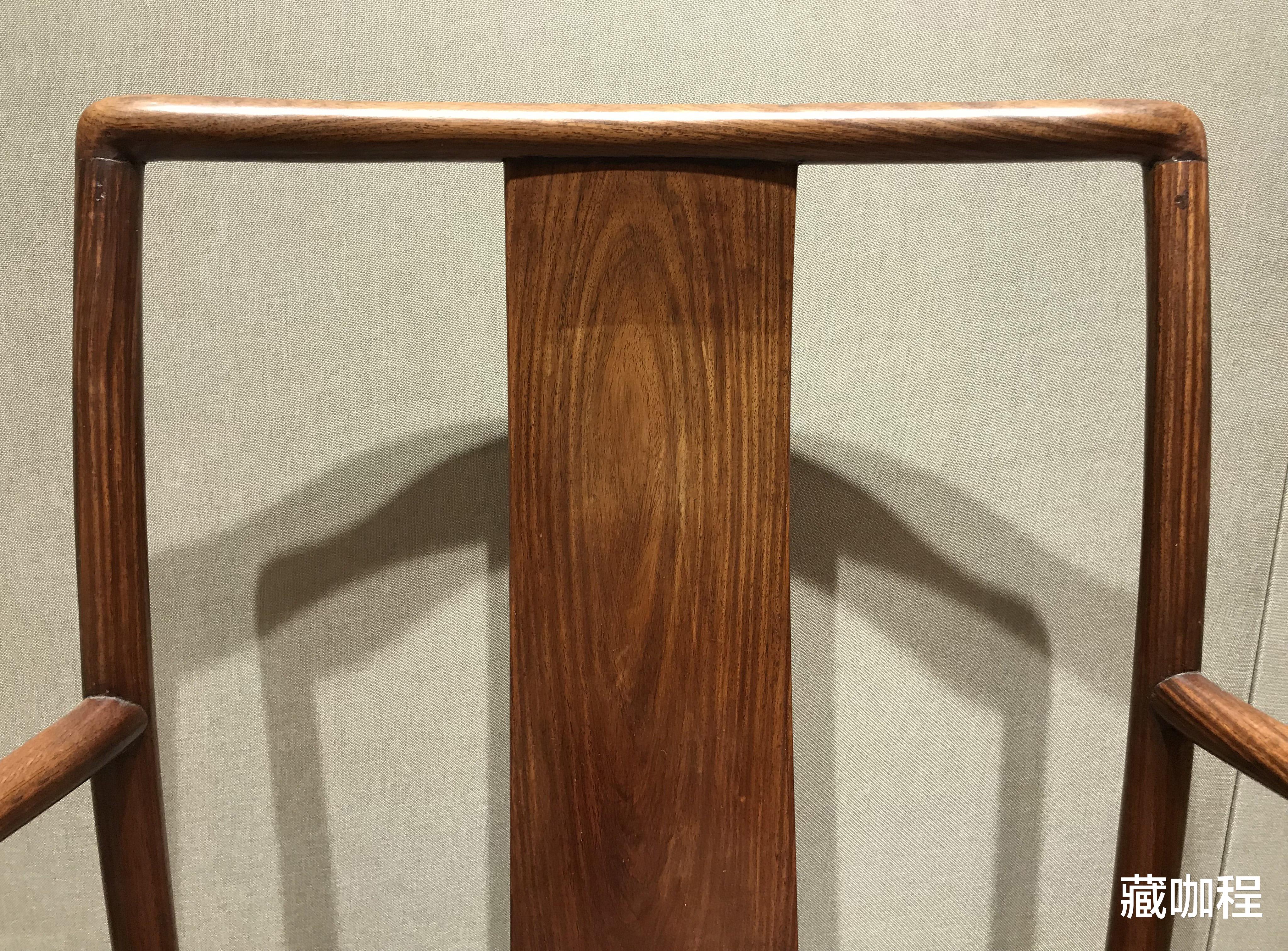 |油亮金黄带瘤疤，赏心悦目黄花梨南官帽椅