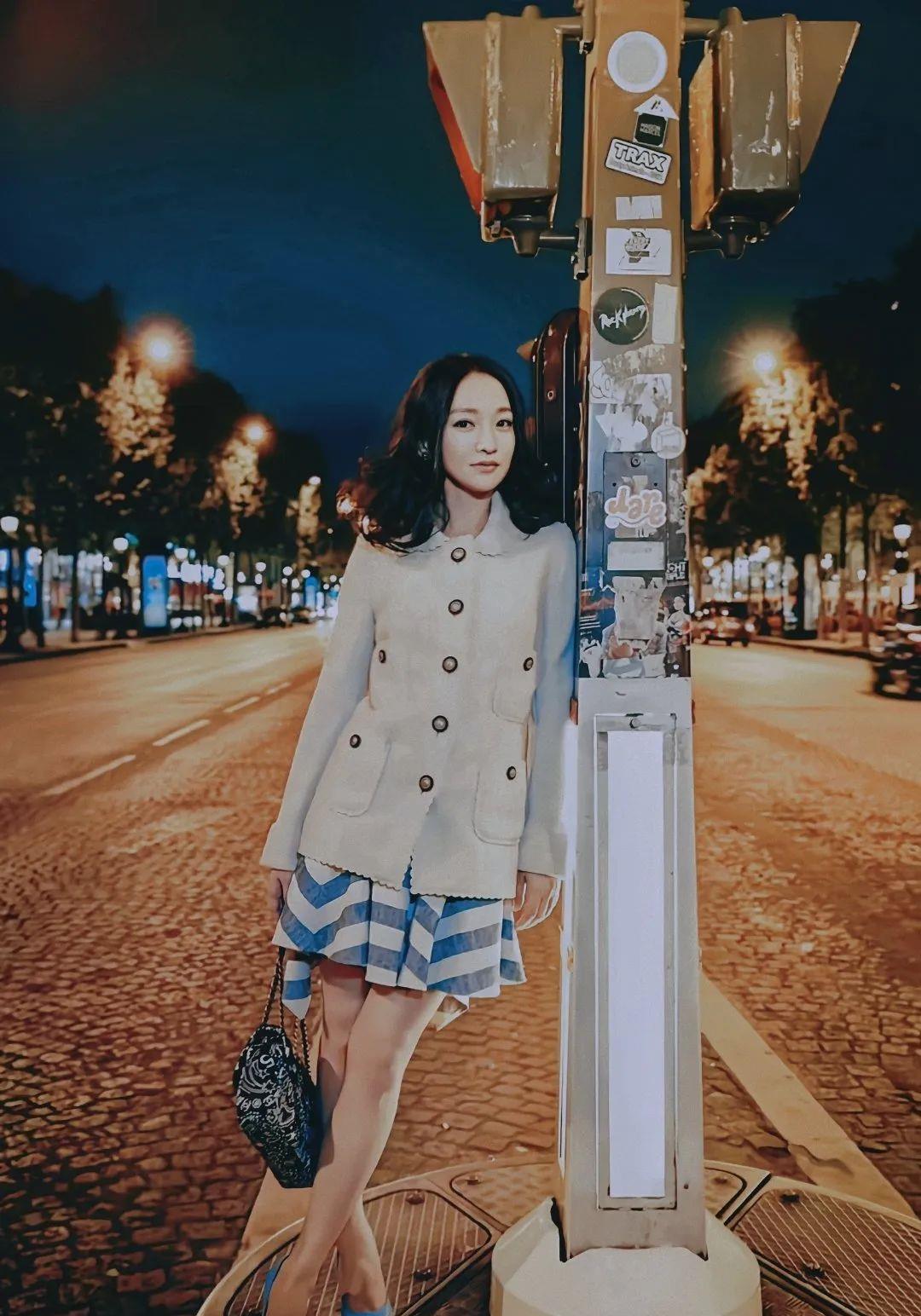 商小芳说情感|周迅“断层裤”火了,本以为是普通阔腿裤,灯光一照:让人惊艳!