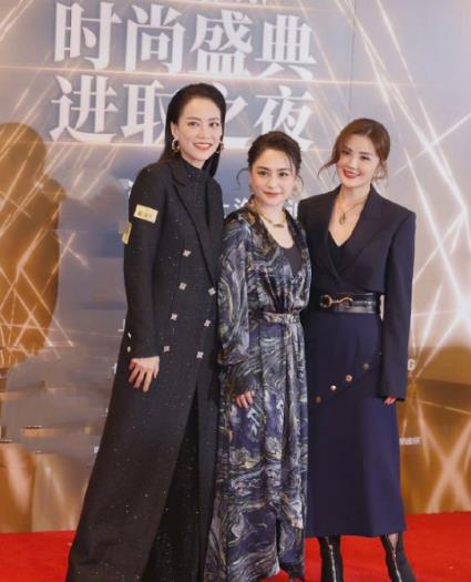 佟丽娅|又见红毯！杨颖无惧怼脸拍，张雨绮膀大腰圆，蔡卓宜打败李冰冰