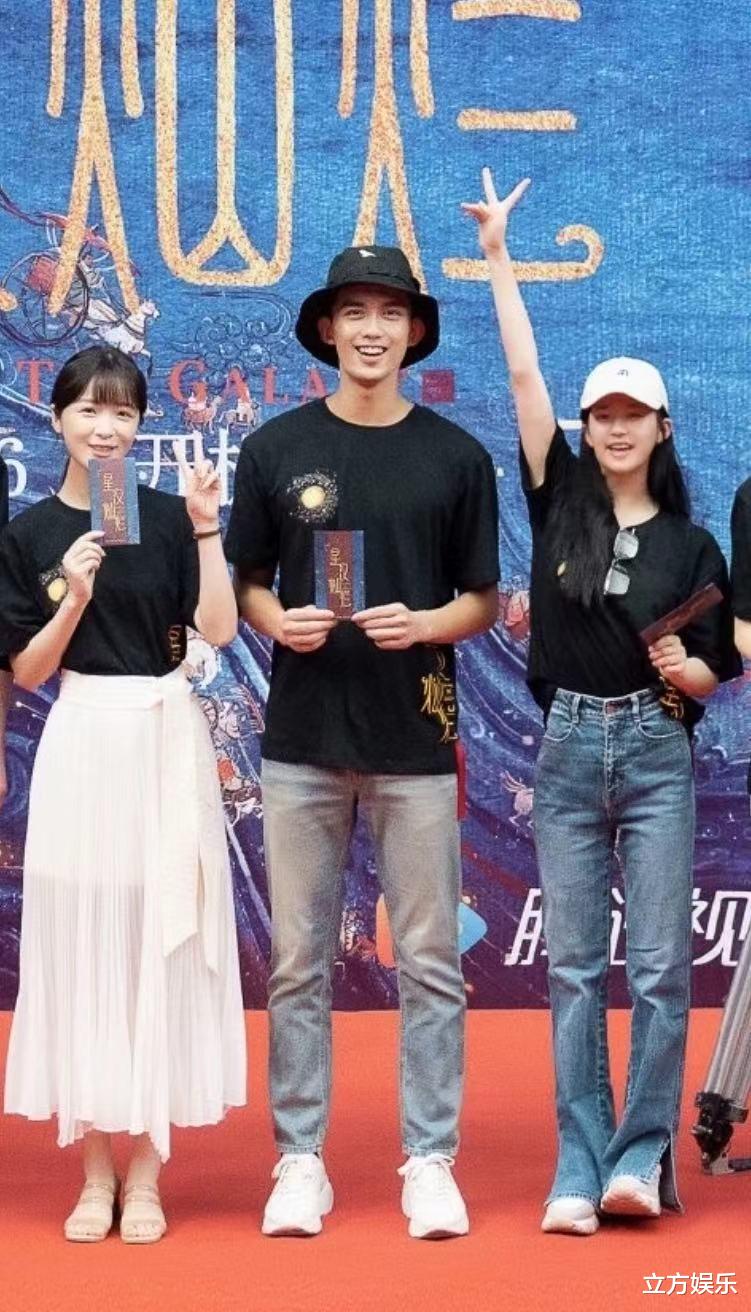 星女郎|星女郎沦为赵露思配角，一手好牌打烂，几年前卖衣服比明星还赚钱