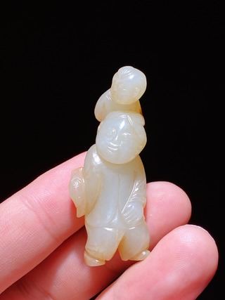 和田玉籽料|清乾隆 和田玉籽料 白玉 人上人 把件挂件