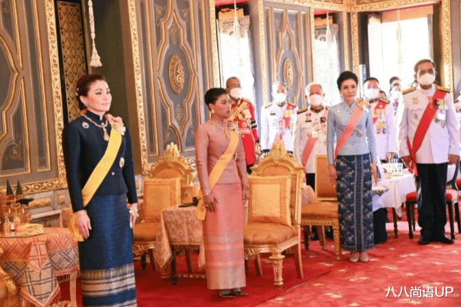 八八尚语UP 苏提达连续三次现身,全新造型靓丽又减龄,曾穿时装款也知性漂亮