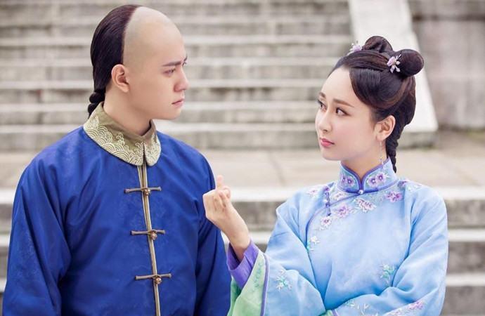 娱乐圈|她将弟弟带到娱乐圈后自己无人问津，弟弟却接戏到手软，你怎么看