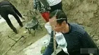 |钓鱼佬和放生居士的魔幻恩怨:你放生的功德,我在边上一网全捞了