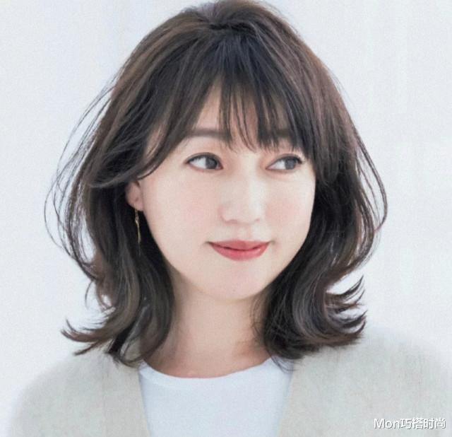 发型|女人50以后,最好避开这4款发型,第1款显老、第2款显胖,认准了