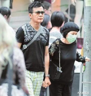 黄日华|容忍妻子出轨，屡遭背叛却不离婚，黄日华才是真男人