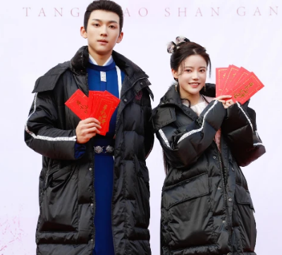 鞠婧祎|赵露思:我穿JK最美,杨超越:我比你美,鞠婧祎:麻烦都让让